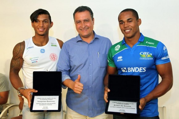 Rui Costa (centro) recebeu os medalhistas olímpicos Isaquias e Erlon (Foto Mateus Pereira).
