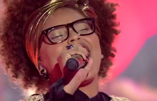 Brena Gonçalves avança à fase semifinal do The Voice (Reprodução).