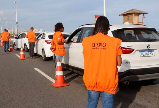 MOTORISTA COM CNH VENCIDA É AUTORIZADO A DIRIGIR SEM RISCO 