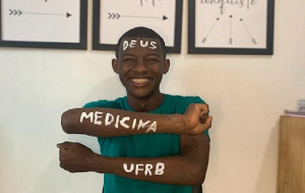 JOVEM QUE ESTUDOU EM CASA SEM ENERGIA ELÉTRICA É APROVADO EM MEDICINA NA BAHIA » Pimenta - Vimarsana News