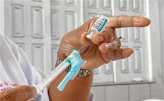 ILHÉUS APLICA A PRIMEIRA DOSE DA VACINA CONTRA A COVID-19 EM PESSOAS DE 35 A 39 ANOS » Pimenta - Vimarsana News